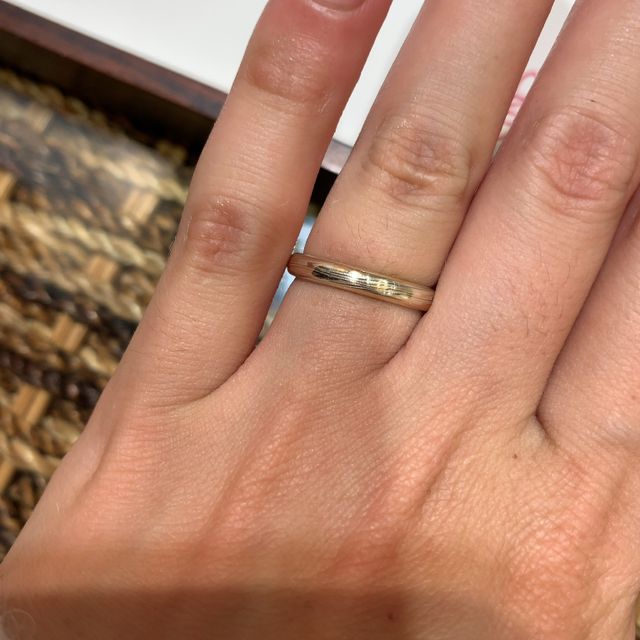 【杢目金屋(もくめがねや)の口コミ】 木目調がとても綺麗で素晴らしいと思いました。緑のラインが入っているも…