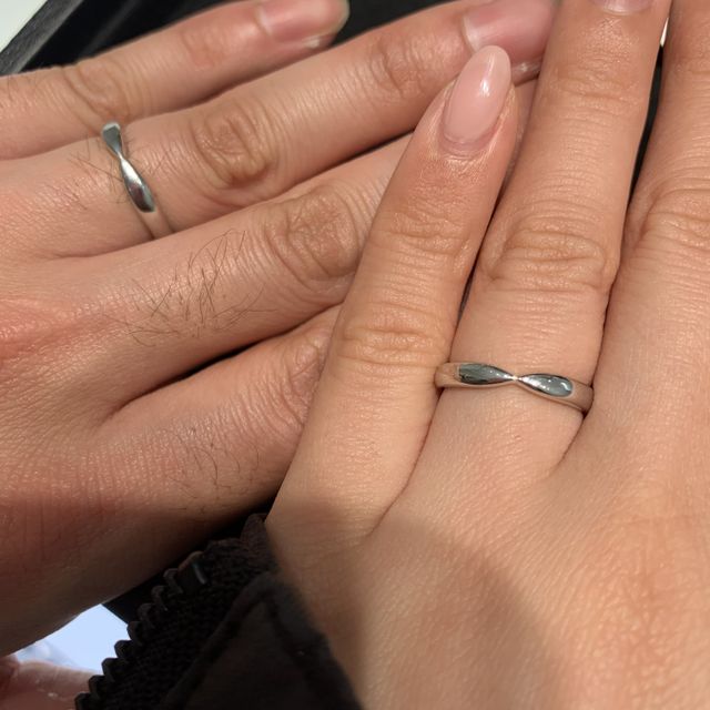 【ティファニー(Tiffany & Co.)の口コミ】 ティファニーハーモニー の婚約指輪を頂いたので、合わせて付けやすいです…