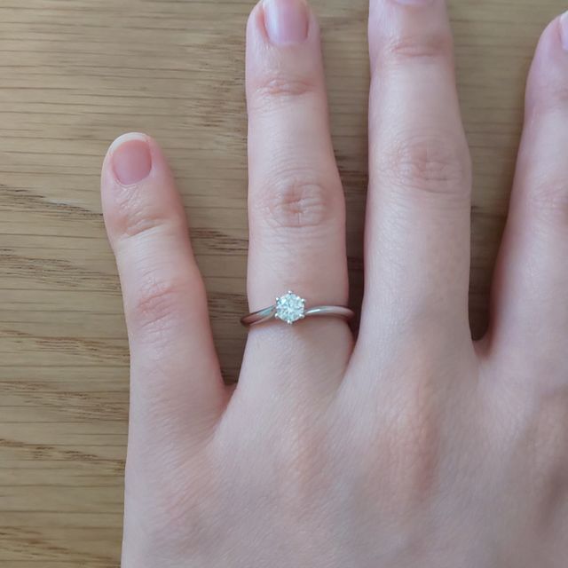 【銀座ダイヤモンドシライシの口コミ】 気に入った結婚指輪とのバランスを見て、合うデザインを探しました。
旦那…