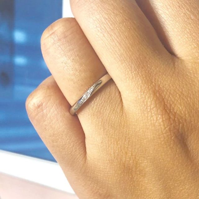 【TRECENTI(トレセンテ)の口コミ】 メレダイヤの輝きが綺麗でありリングの曲線の部分が柔らかで気に入ってい…