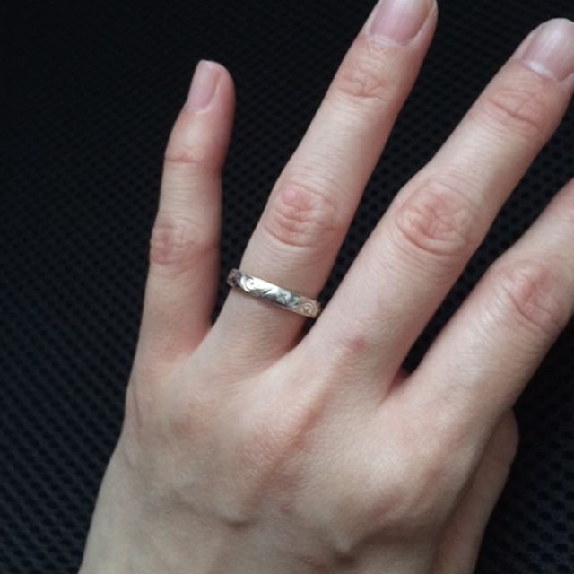 【THE KISS(ザ・キッス)の口コミ】 ピンクゴールドでダイヤが埋め込まれているため華やかでかわいいと思った…