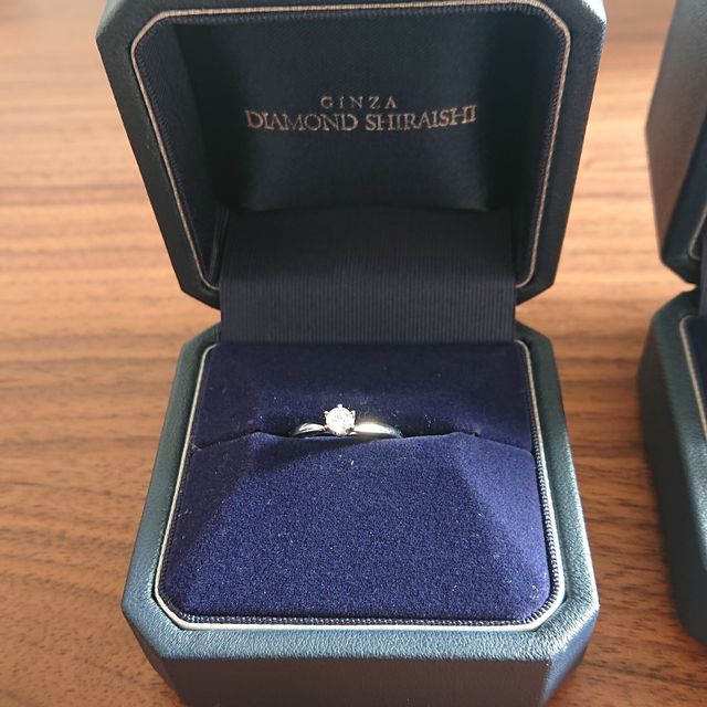【銀座ダイヤモンドシライシの口コミ】 結婚指輪は同じラインで揃えたかったからです。アイグレイの曲線と男性用…