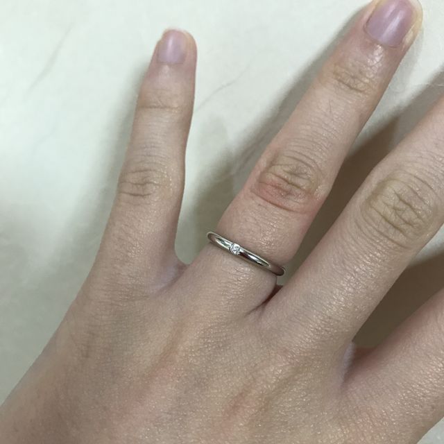 【STAR JEWELRY(スタージュエリー)の口コミ】 シンプルなものを探していました。
家事をするのでキラキラしすぎるのもい…