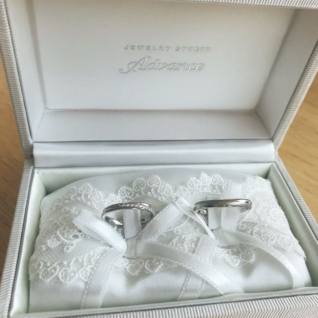 【JEWELRY STUDIO Advance(ジュエリースタジオアドバンス)の口コミ】 程よくシンプルなデザインが良かったので、ストレートのプラチナでダイヤ…