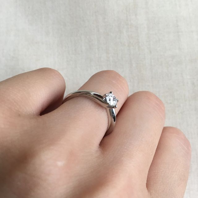 【俄(にわか)の口コミ】 ダイヤが俄オリジナルのカッティングで他とは違う美しさであったこと。ま…