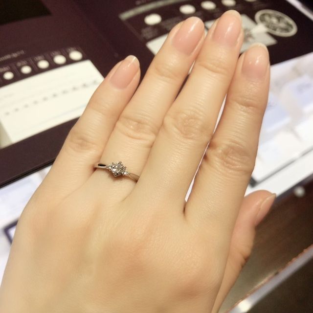 【俄(にわか)の口コミ】 ちょっと個性的なデザインで、横から見ると花のようになっていて、360度ど…