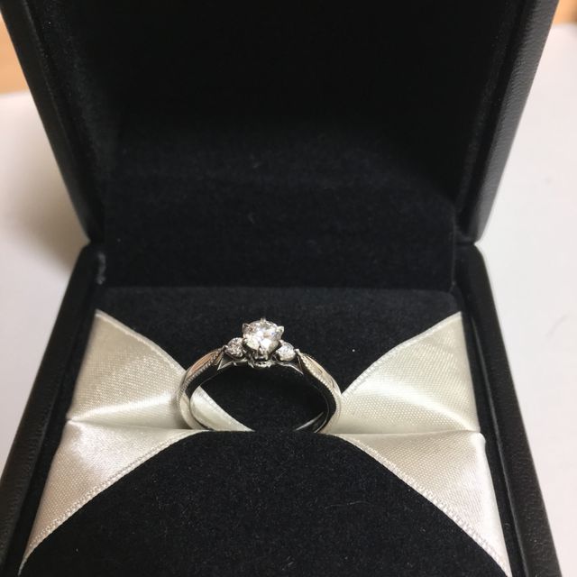 【エクセルコダイヤモンド(EXELCO DIAMOND)の口コミ】 上からのデザインも勿論ですが、何より横から見たときのデザインがとって…