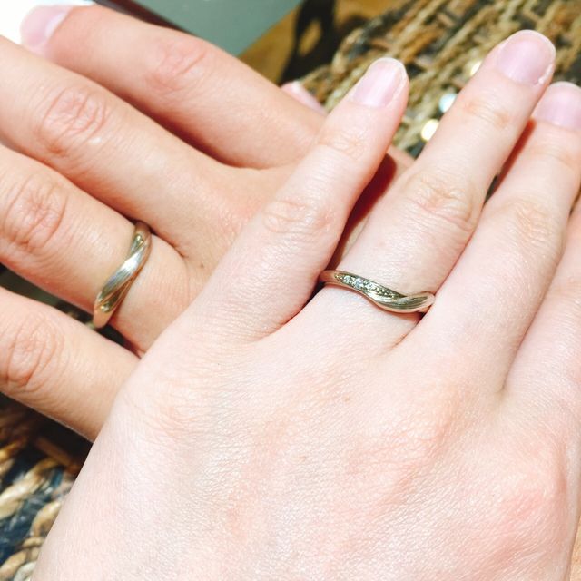 【杢目金屋(もくめがねや)の口コミ】 指の形にぴったりフィットするリングです。木目も綺麗に見えており、デザ…