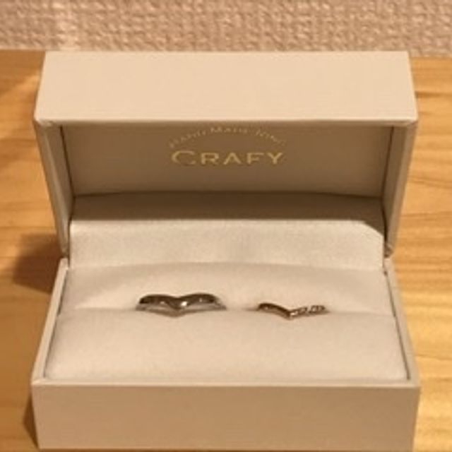 【CRAFY(クラフィ)の口コミ】 ハートの形をしています。裏側はノミを入れて手作り感を出しました。素材…