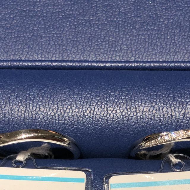 【エクセルコダイヤモンド(EXELCO DIAMOND)の口コミ】 素材はプラチナで、ゆるやかなS字の細身のものでした。女性ものはダイヤモ…