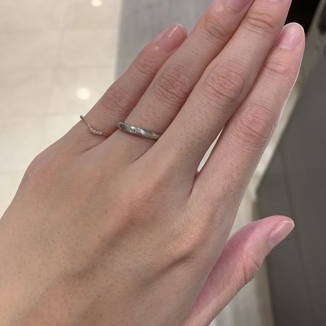 【俄(にわか)の口コミ】 つけ心地が良かったのと、ダイヤが付いてるのが良く、かつシンプルが良か…