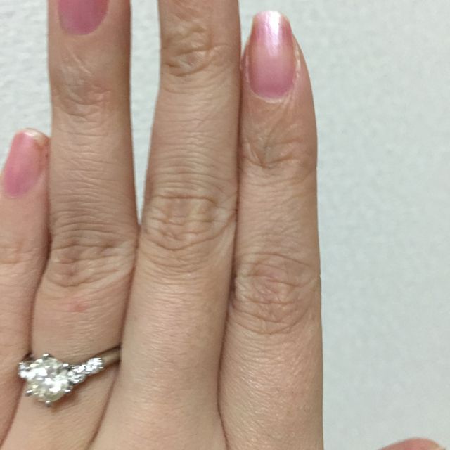 【日本ダイヤモンド貿易の口コミ】 1ct.のダイヤモンドで、値段はそこそこが良かった。ティファニーやカルテ…