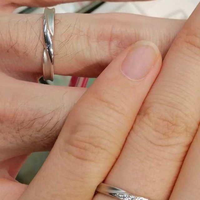 【リューツウの口コミ】 複数のブランドの指輪がおいてあります。他店舗と比較するとわかりますが…