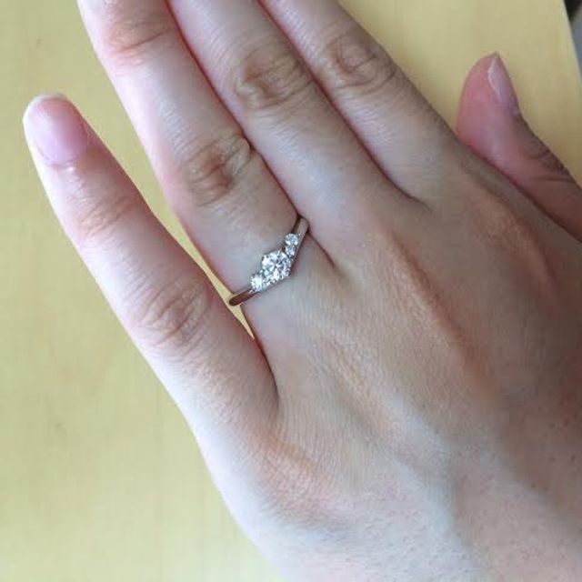 【銀座ダイヤモンドシライシの口コミ】 形が真っ直ぐではなく、少し変化があるものが良かった。
色々試着しました…