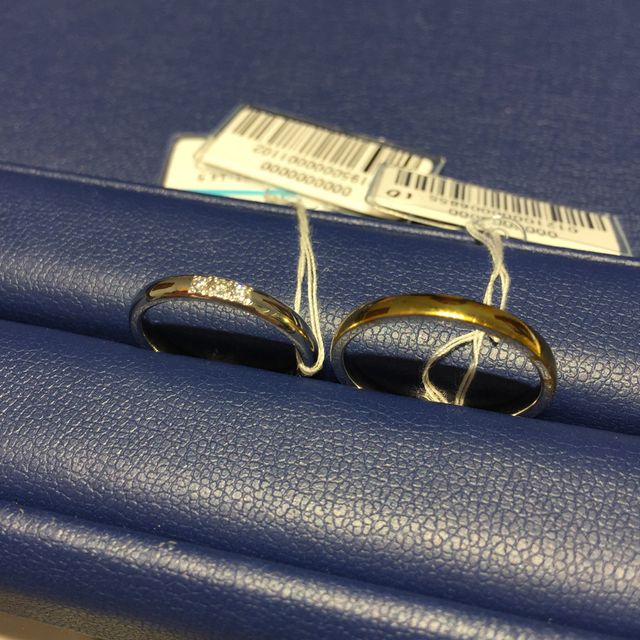 【銀座ダイヤモンドシライシの口コミ】 2人ともイエローゴールドが良くデザインはお互いが欲しい、ボーパルとフラ…