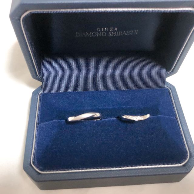 【銀座ダイヤモンドシライシの口コミ】 普段使いできて細身の上品なデザインを探していました。旦那はウェーブが…