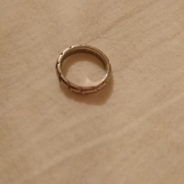 【ショーメ(CHAUMET)の口コミ】 デザインが気に入りました。シンプルだけど、螺旋がすてきです。店員さん…