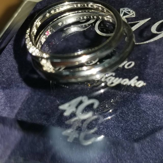 【4℃ BRIDAL(ヨンドシーブライダル)の口コミ】 リングのデザインで選んだ後、一つのダイヤの原石から２つに分けてお互い…