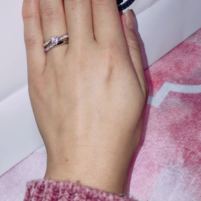 【4℃ BRIDAL(ヨンドシーブライダル)の口コミ】 今年限定ということとデザイン。購入後にしてくれるサービスの充実さには…