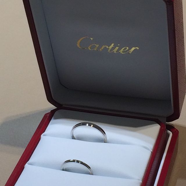 【カルティエ(Cartier)の口コミ】 色々なデザインの指輪を試着させてもらいましたが、二人ともシンプルなデ…