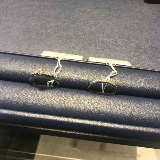 【銀座ダイヤモンドシライシの口コミ】 一生つけるものなので、ダイヤの主張が激しくなく、上品なサイズで輝きに…