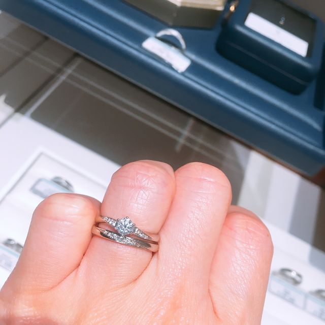【銀座ダイヤモンドシライシの口コミ】 購入した指輪はブーケ。
この指輪に込められている思いやテーマも素敵だっ…