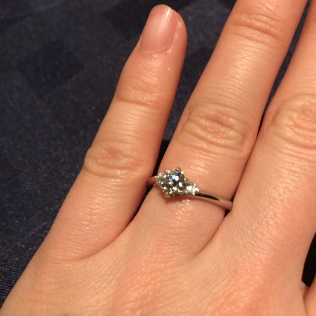 【銀座ダイヤモンドシライシの口コミ】 デザインがとても気に入って購入しました。店員のお姉さんもすごく感じが…