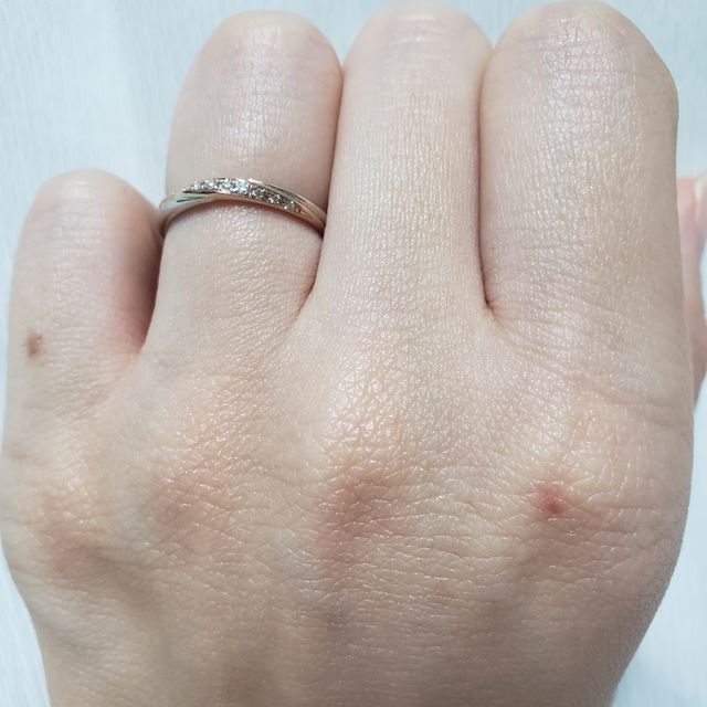 【AMOUR AMULET(アムール・アミュレット)の口コミ】 普段使いをしたかったので、シンプルかつふと手元を見たときに自分のテン…