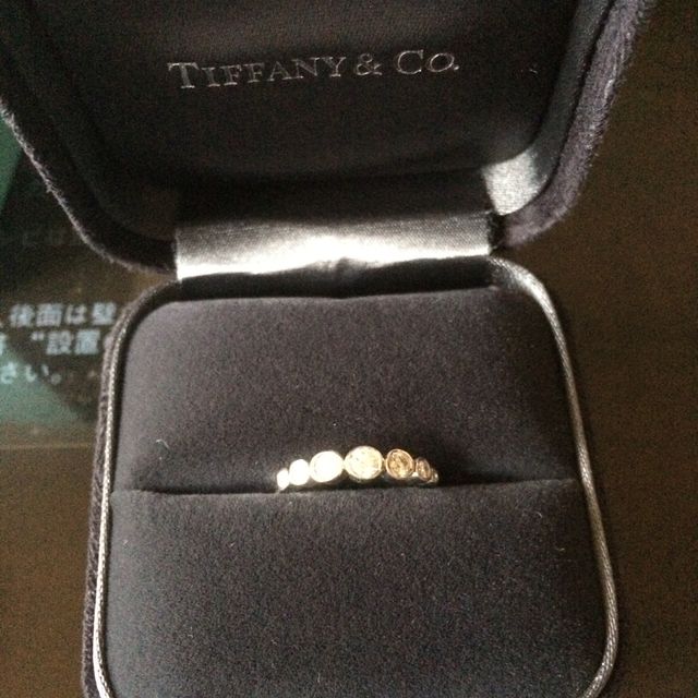 【ティファニー(Tiffany & Co.)の口コミ】 いかにも婚約指輪！という感じが個人的に少し嫌だったので、あえて横並び…