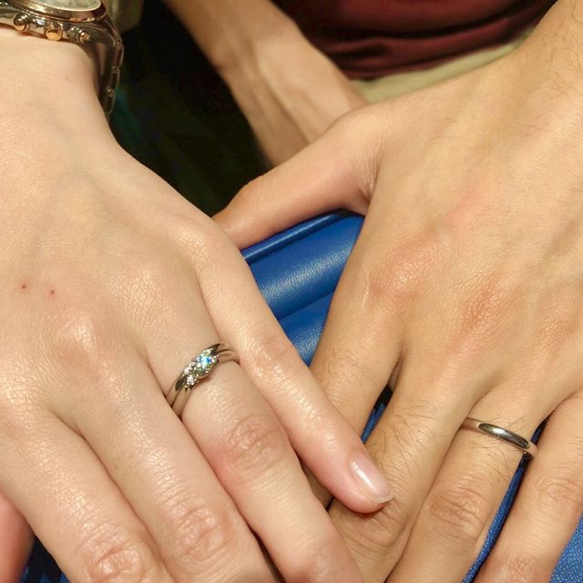 【銀座ダイヤモンドシライシの口コミ】 結婚指輪はシンプルなデザインで、変形にも強い鍛造製だと言うことで、何…