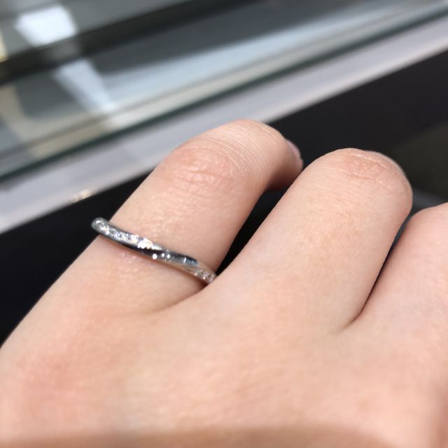 【アイプリモ(I-PRIMO)の口コミ】 ダイヤモンドの輝きがとても素敵です。このタイプのデザインは他の店でも…