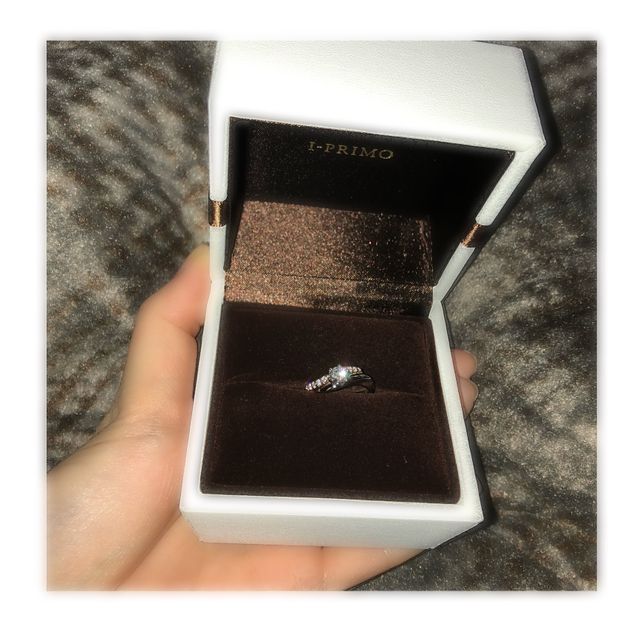 【アイプリモ(I-PRIMO)の口コミ】 指が細く見えるウェーブのデザインとピンクゴールドが入ったコンビネーシ…