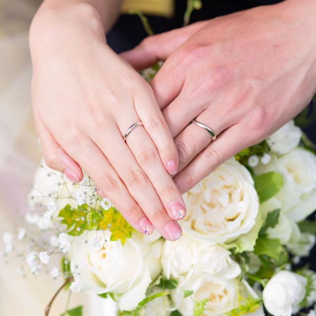 【4℃ BRIDAL(ヨンドシーブライダル)の口コミ】 旦那がマット加工されていたものにすごく魅力を感じ、マット加工のものを…