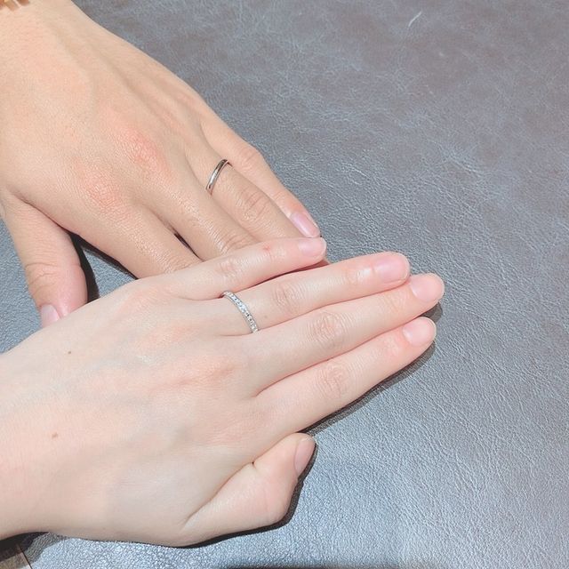 【TRECENTI(トレセンテ)の口コミ】 ハーフエタニティでダイヤモンドがすごく綺麗。婚約指輪との相性。デザイ…