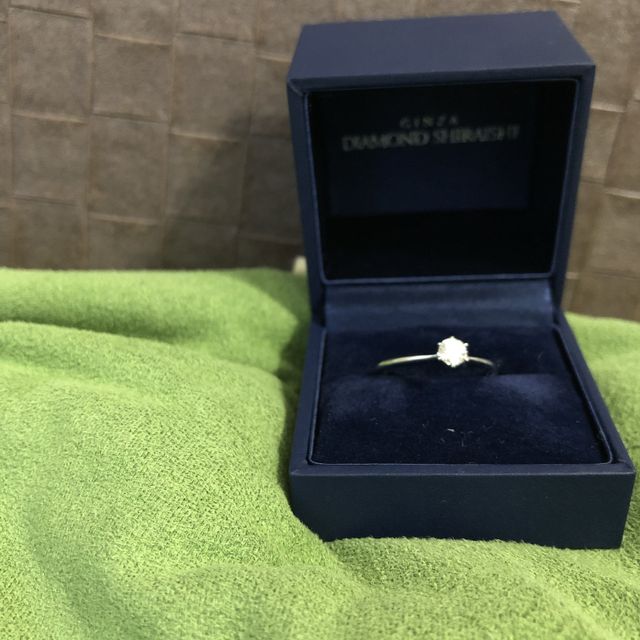 【銀座ダイヤモンドシライシの口コミ】 ダイヤモンドの質と信頼性で決めました。
ダイヤモンドシライシで購入すれ…