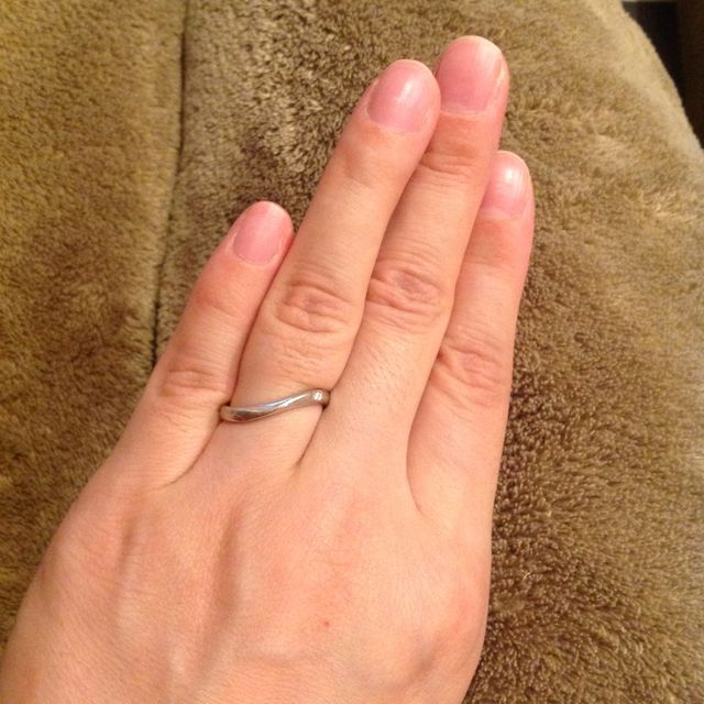 【TRECENTI(トレセンテ)の口コミ】 他店のリングと比べてプラチナを贅沢に使っており、断面を楕円形にするこ…