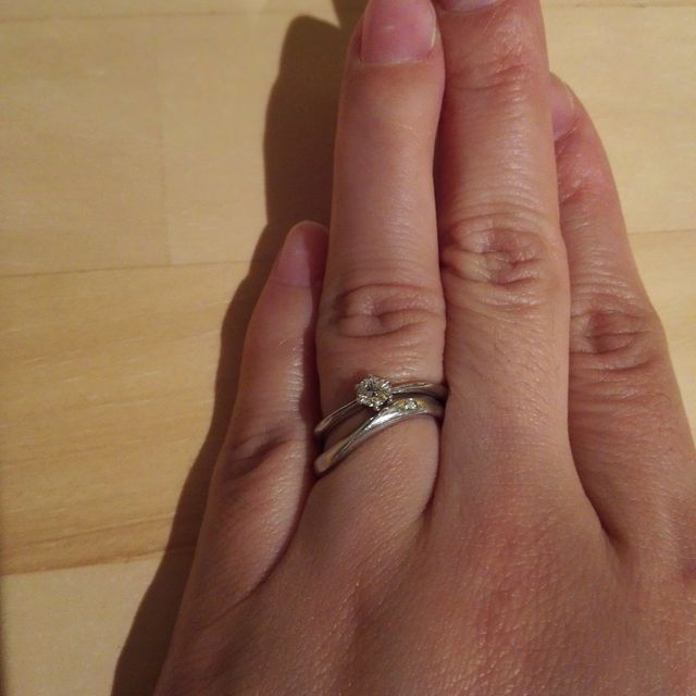 【TRECENTI(トレセンテ)の口コミ】 他店のリングと比べてプラチナを贅沢に使っており、断面を楕円形にするこ…