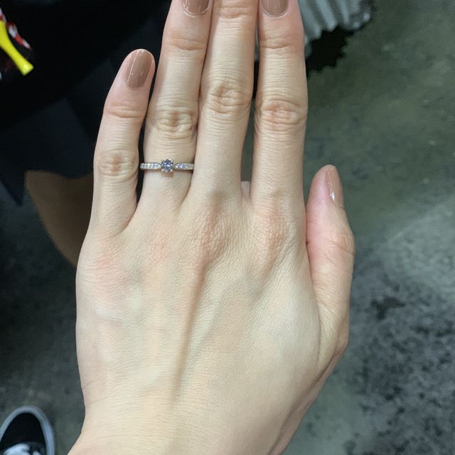 【ラザール ダイヤモンド(LAZARE DIAMOND)の口コミ】 最初はシンプルなダイヤが一石のみの婚約指輪を検討していましたが、店舗…