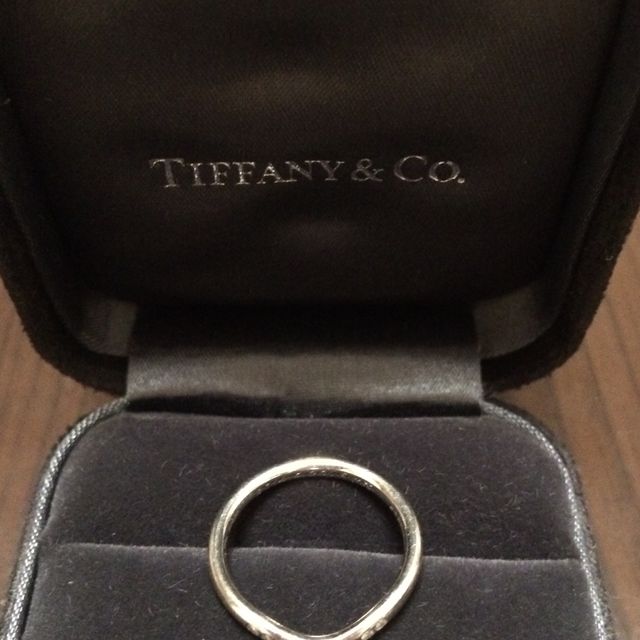 【ティファニー(Tiffany & Co.)の口コミ】 プラチナで、ダイヤが入っているものを探していました。シンプルな一粒ダ…