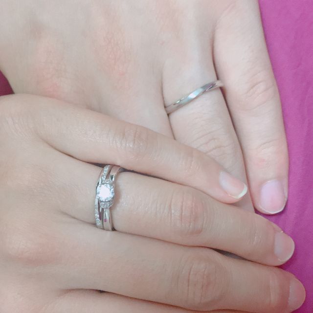 【エクセルコダイヤモンド(EXELCO DIAMOND)の口コミ】 デザインに一目惚れでした！側面にもダイヤが埋め込まれているので、どの…