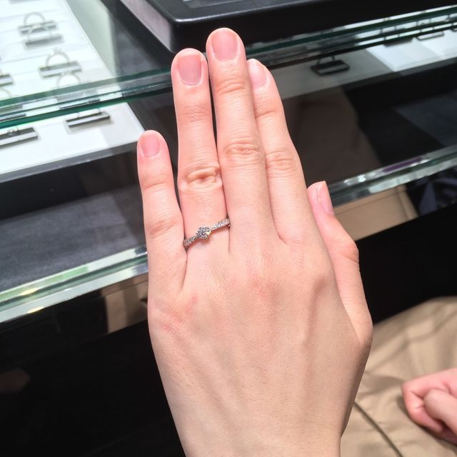 【ラザール ダイヤモンド(LAZARE DIAMOND)の口コミ】 普段も重ねづけしたいのと、気軽につけれるデザインが欲しいと思っていた…