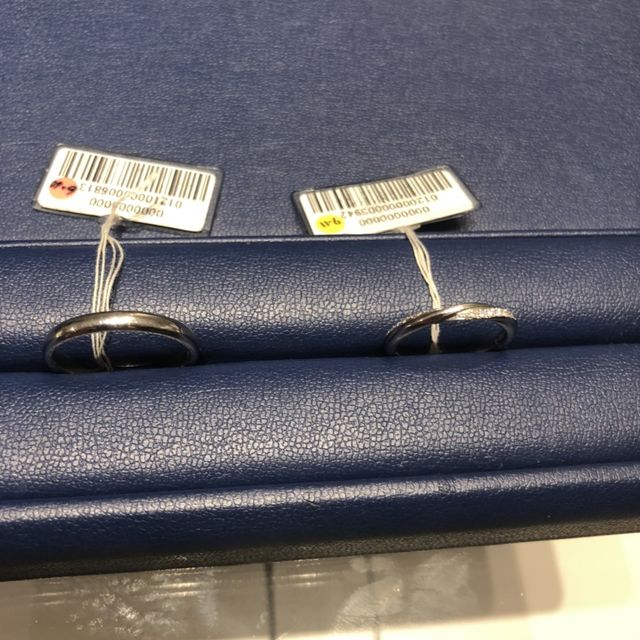 【銀座ダイヤモンドシライシの口コミ】 婚約指輪との相性が良く、ダイヤモンドが全てに入っていないので、あらゆ…