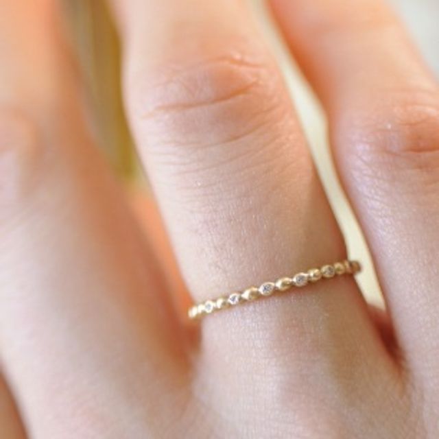 【ヒーミー(himie)の口コミ】 ファッションリング感覚でもつけられる。アームが細く、マリッジリングと…