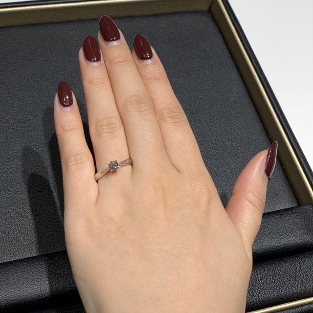 【ラザール ダイヤモンド(LAZARE DIAMOND)の口コミ】 一見シンプルですが、サイドから光を取り込めるデザインです。
サイドのト…