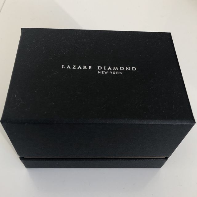 【ラザール ダイヤモンド(LAZARE DIAMOND)の口コミ】 奥さんがアプローズを気に入り、それに合わせる形でアプローズの新郎用に…
