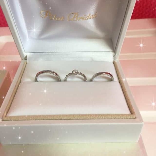 【PILOT BRIDAL(パイロットブライダル)の口コミ】 デザインはハーフエタニティなので華やかに見せたい時にはダイヤの部分を…