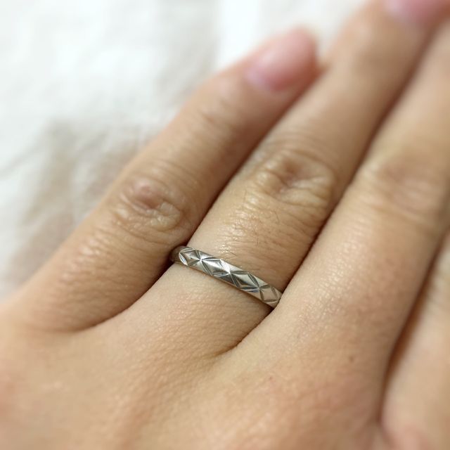 【シャネル(CHANEL)の口コミ】 太過ぎず細すぎずで、はめた時にフィット感がとても良く旦那さんもはめ心…