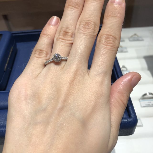 【銀座ダイヤモンドシライシの口コミ】 取り巻きダイヤの指輪が欲しかったので、HPで商品をみて気になり来店しま…