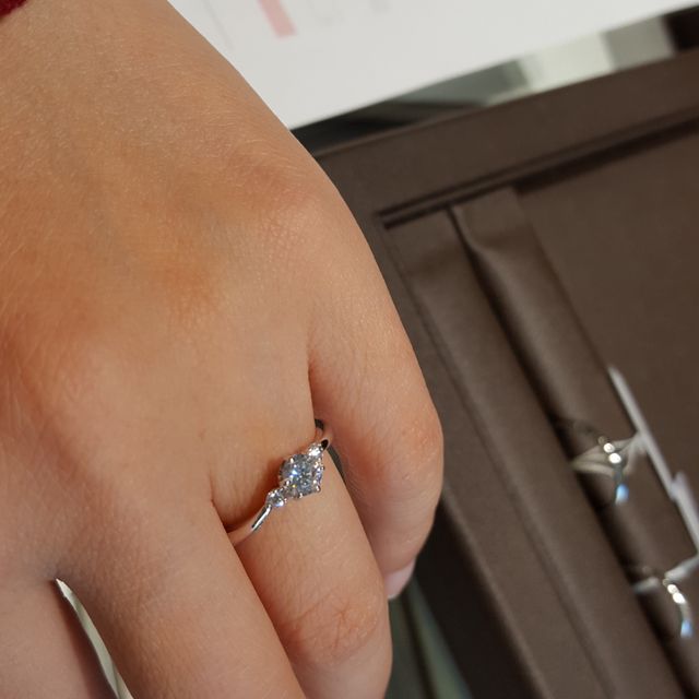 【アイプリモ(I-PRIMO)の口コミ】 デザインは年配になっても違和感のないようにということで、お互いシンプ…