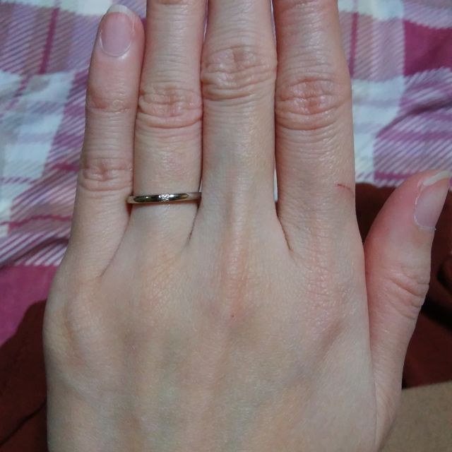 【4℃ BRIDAL(ヨンドシーブライダル)の口コミ】 (女性用のものは)60000円と一番安い商品で、お安くてシンプルながらも細す…